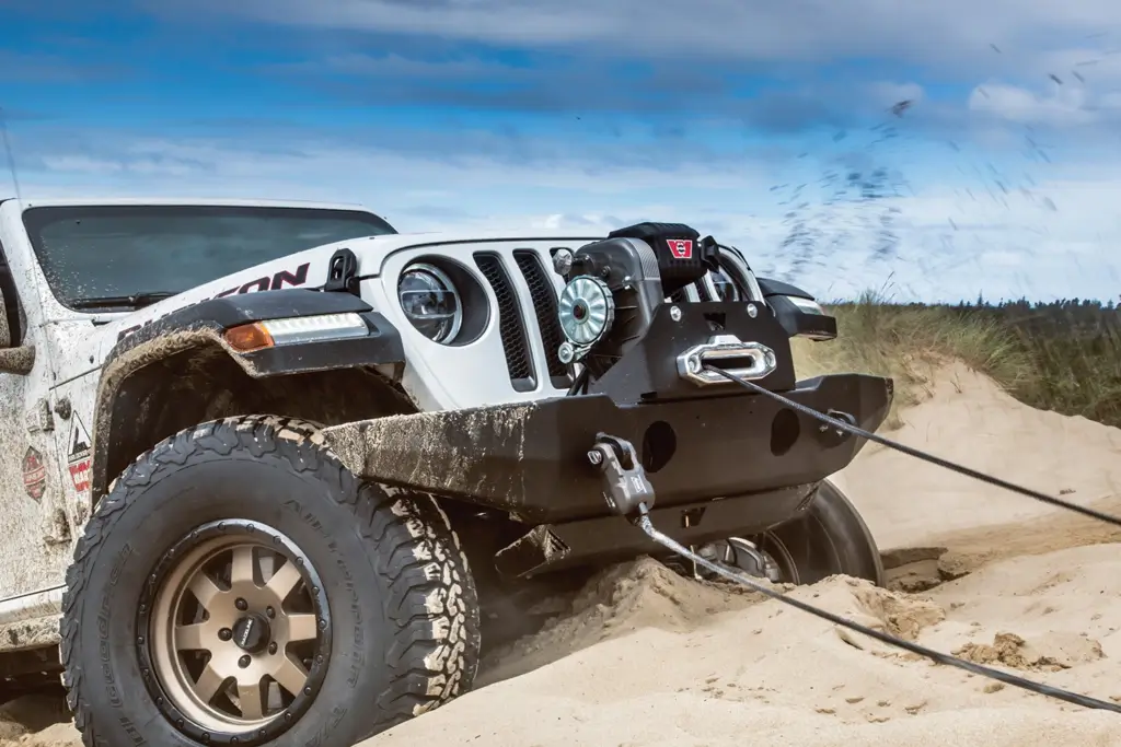 winches pull on jeep